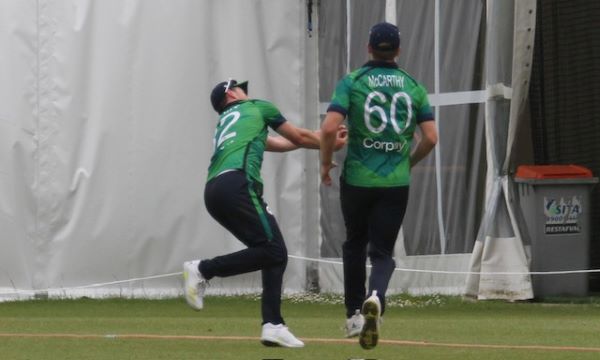 Adair can't hold on (CricketEurope)