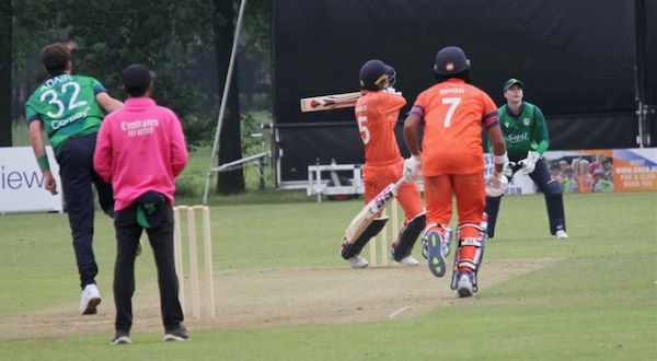 Scott Edwards hooks and is caught at long leg by Ben White (CricketEurope)