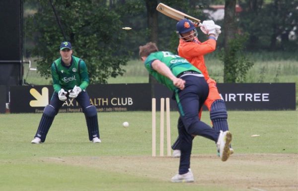 Craig Young bowls Wesley Barresi (CricketEurope)