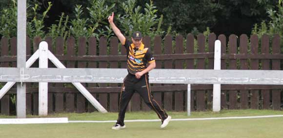 A happy Moore brings Butler's six hitting to an end (CricketEurope)