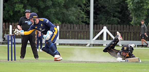 Watt dives and just makes his ground (CricketEurope)