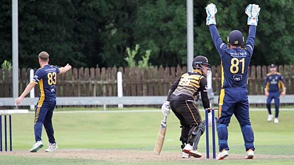 Watt is given out lbw to Farrell (CricketEurope)