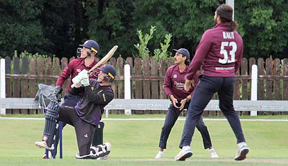 Rock sweeps Raut for six (CricketEurope)
