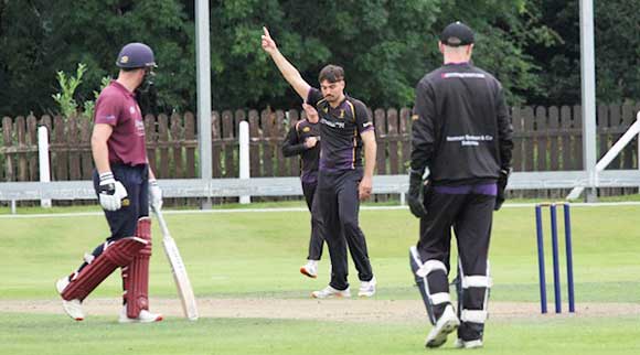 Dadswell gives Raut out (CricketEurope)