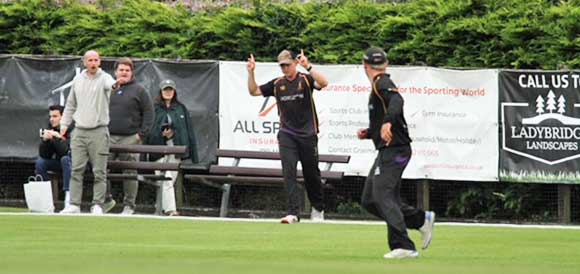 An honest fielder - that was six (CricketEurope)
