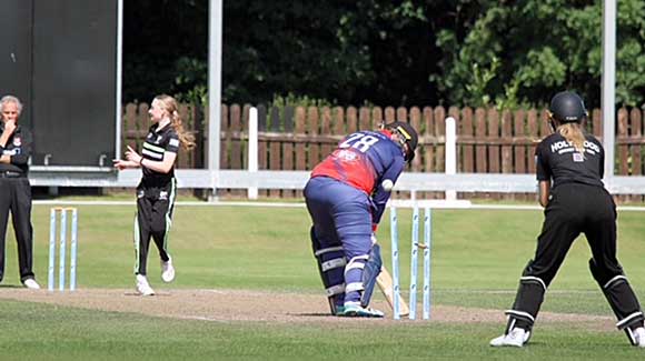 Matthews becomes the second batter to be bowled by a yorker (CricketEurope)