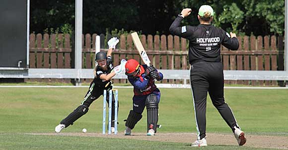 An attempted stumping goes wrong! (CricketEurope)