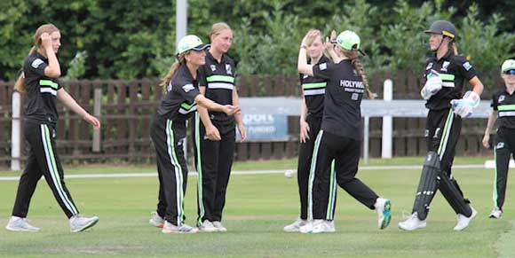 Relieved celebrations for Holywood as they end the century stand between Hinds and Gerkin (CricketEurope)