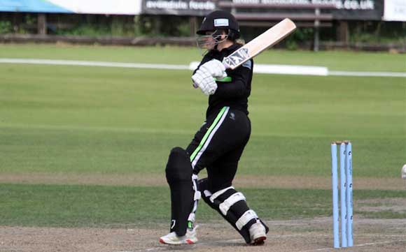 Pulled away by Madison Landsman (CricketEurope)