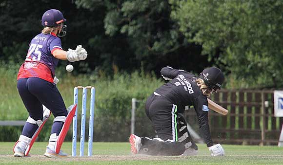 Murray gets Cupitt into a tangle (CricketEurope)