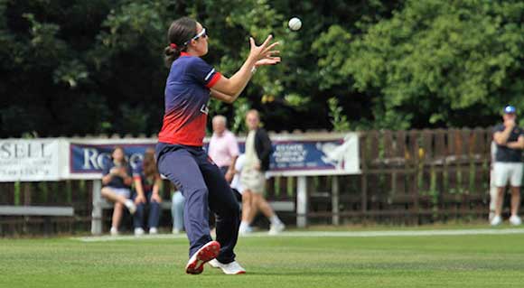 Charlotte Lyons brings Cupitt's innings to an end (CricketEurope)
