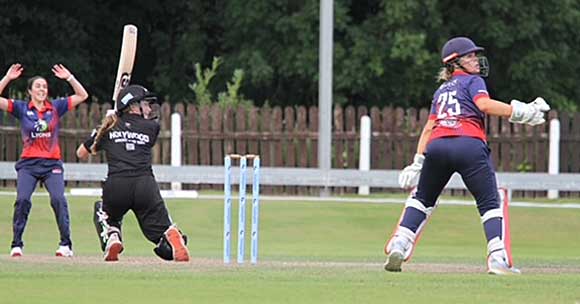 Maritz slices the ball into the hands of third man (CricketEurope)