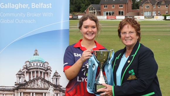 Sophie Hinds receives the cup from Donna Armstong (CricketEurope)
