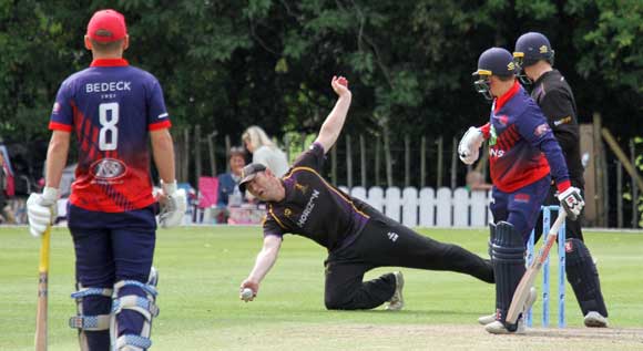 On the bounce to slip (CricketEurope)