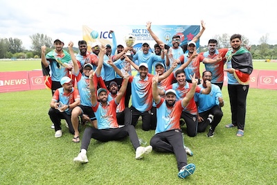 Kuwait celebrate with the trophy