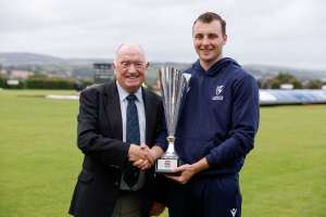 Joe Doherty presents trophy to Lightning captain Lorcan Tucker