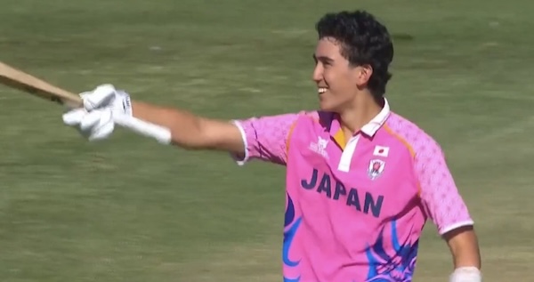 Hugo Kelly salutes his teammates upon reaching his century