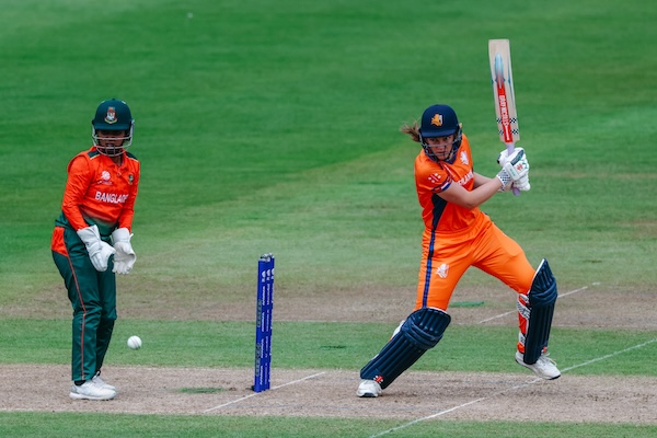 Babette de Leede batting against Bangladesh